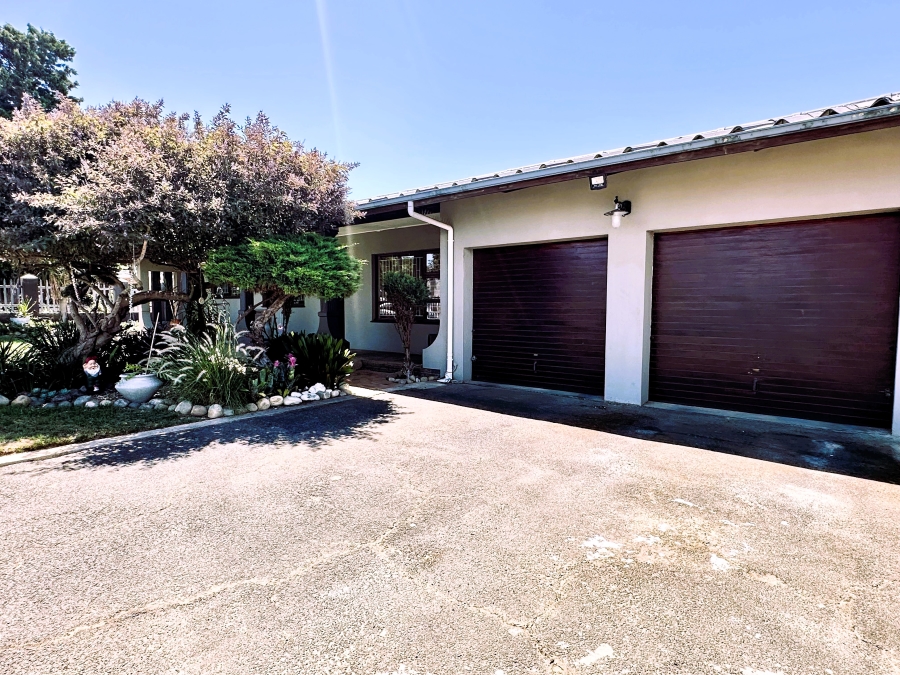 4 Bedroom Property for Sale in Panorama Western Cape